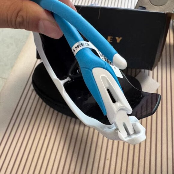 Oakley Radar EV Path Sunglasses – White Frame / Prizm Sapphire Lens - Picture 3 of 5